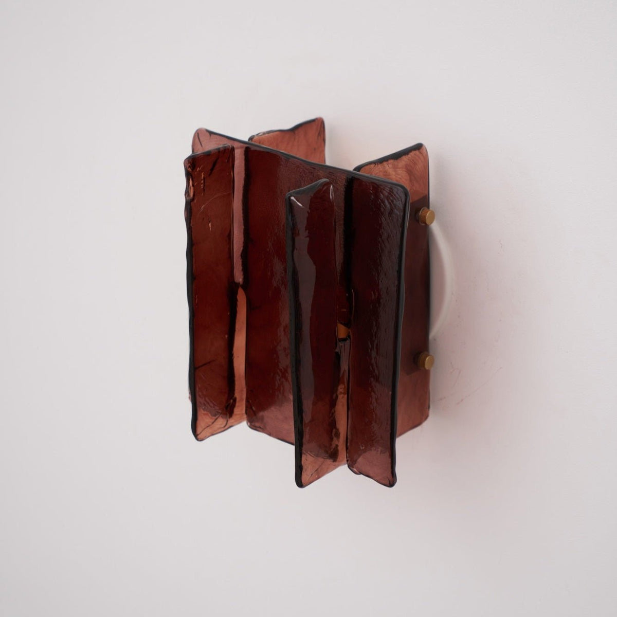 Aplique de pared de vidrio rojo vino Wavino – lateral con fijación dorada