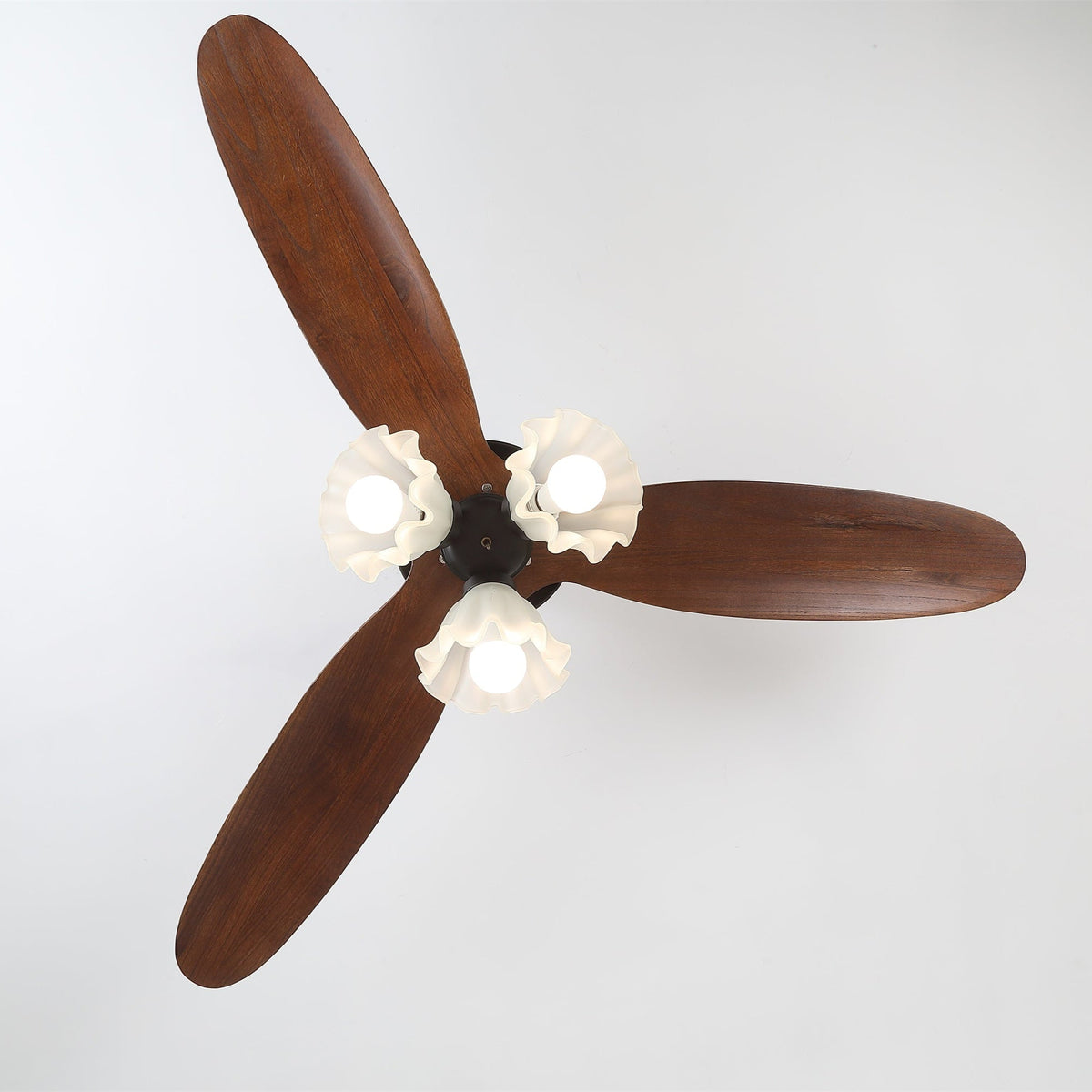 Ventilador de techo con luz Volanta en un dormitorio romántico – imagen 20