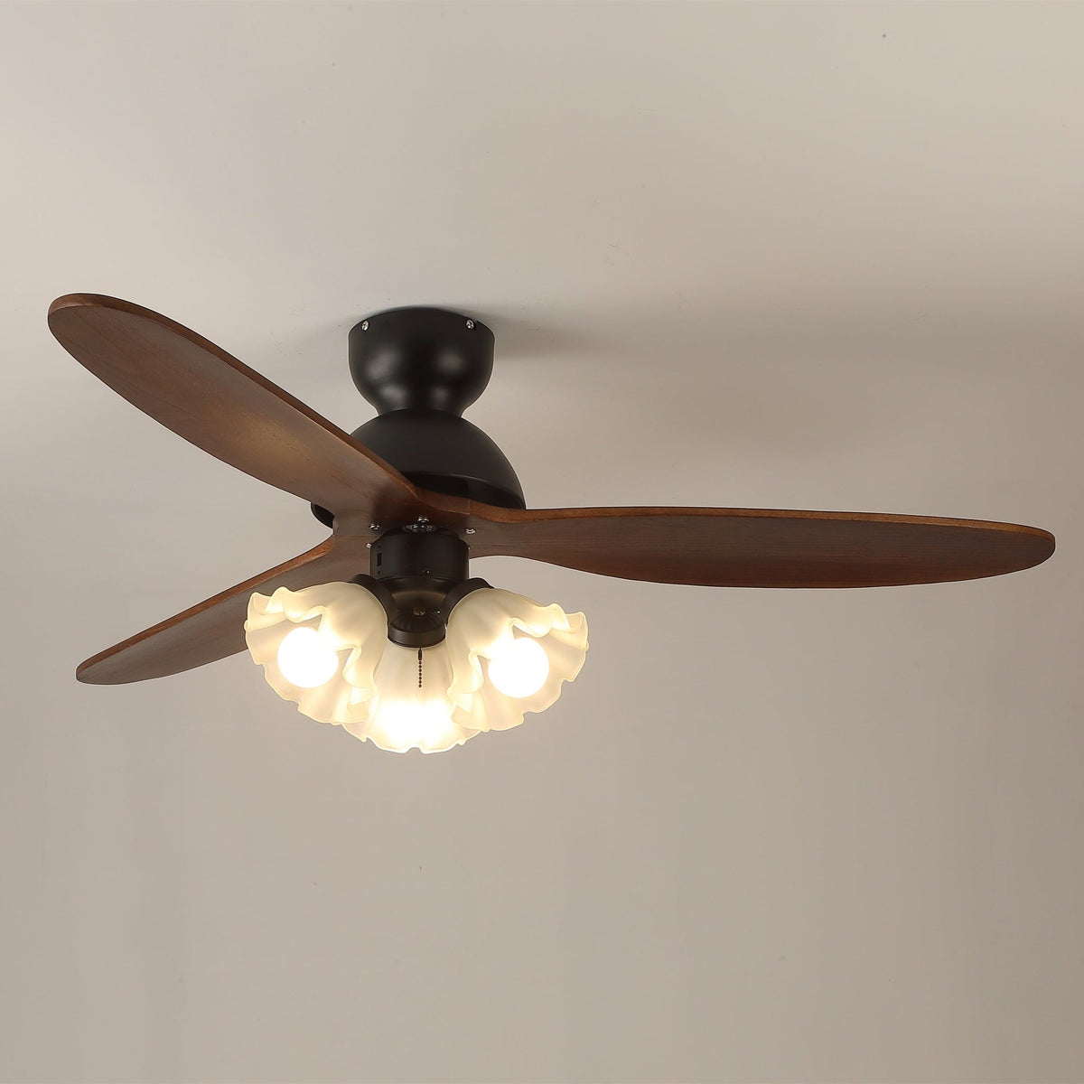 Ventilador de techo con luz Volanta en un dormitorio romántico – imagen 8
