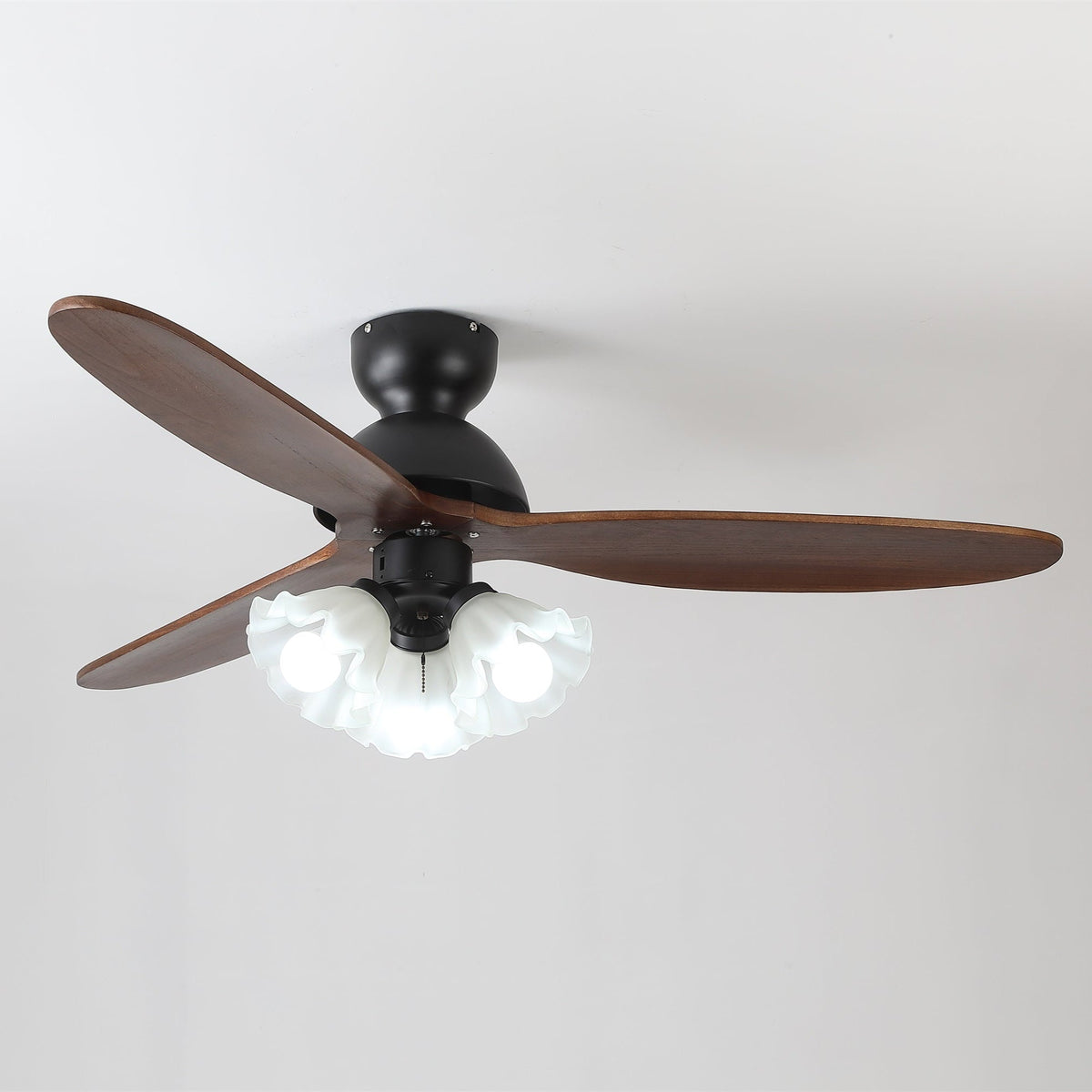 Ventilador de techo con luz Volanta en un dormitorio romántico – imagen 11