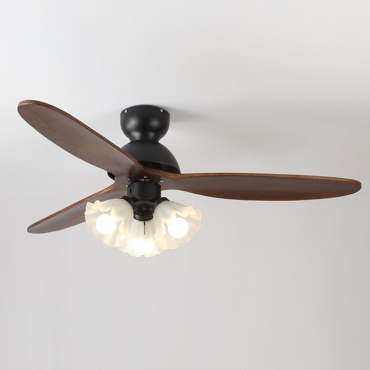 Ventilador de techo con luz Volanta en un dormitorio romántico – imagen 12