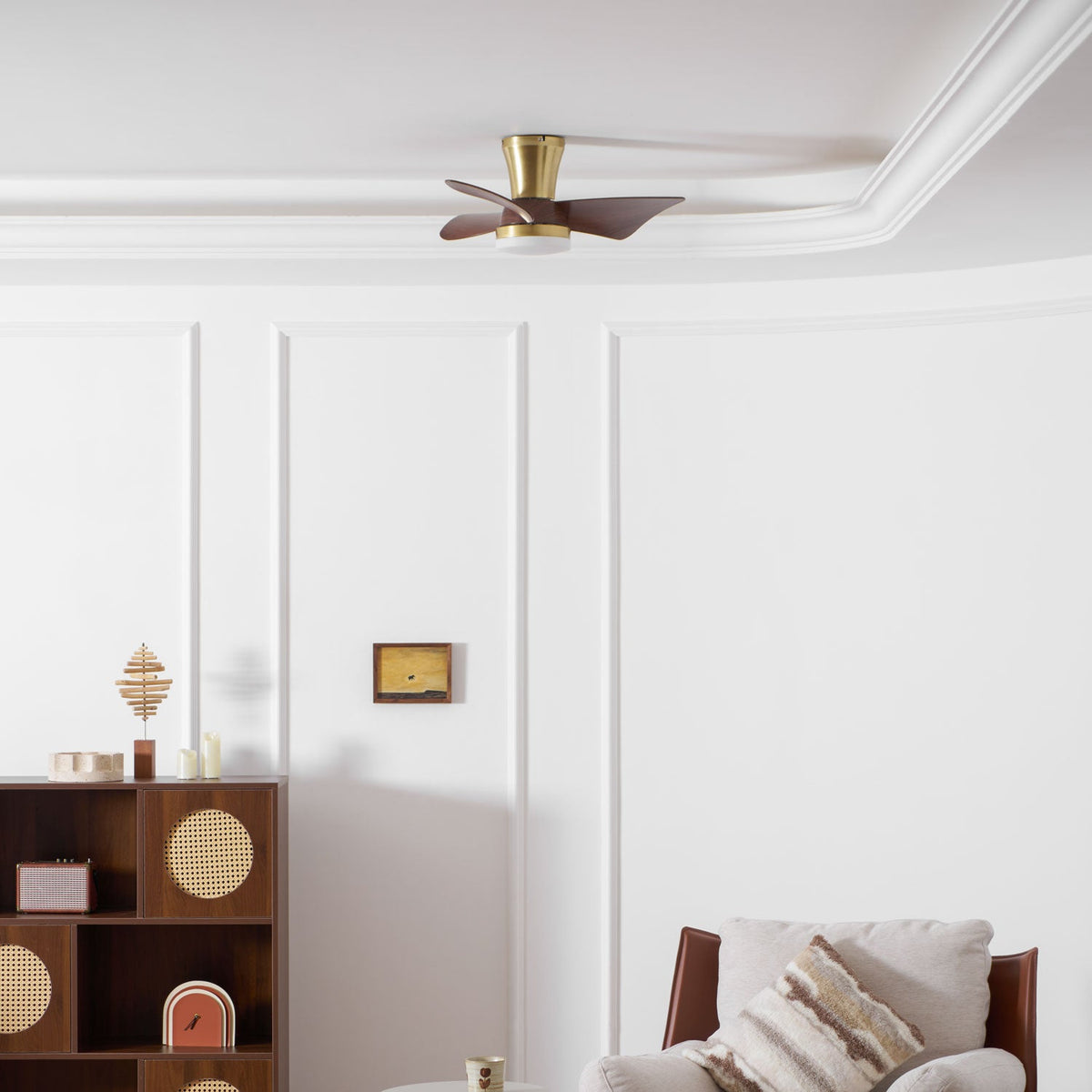 Ventilador de techo con luz Pétalo en un dormitorio elegante – imagen 3