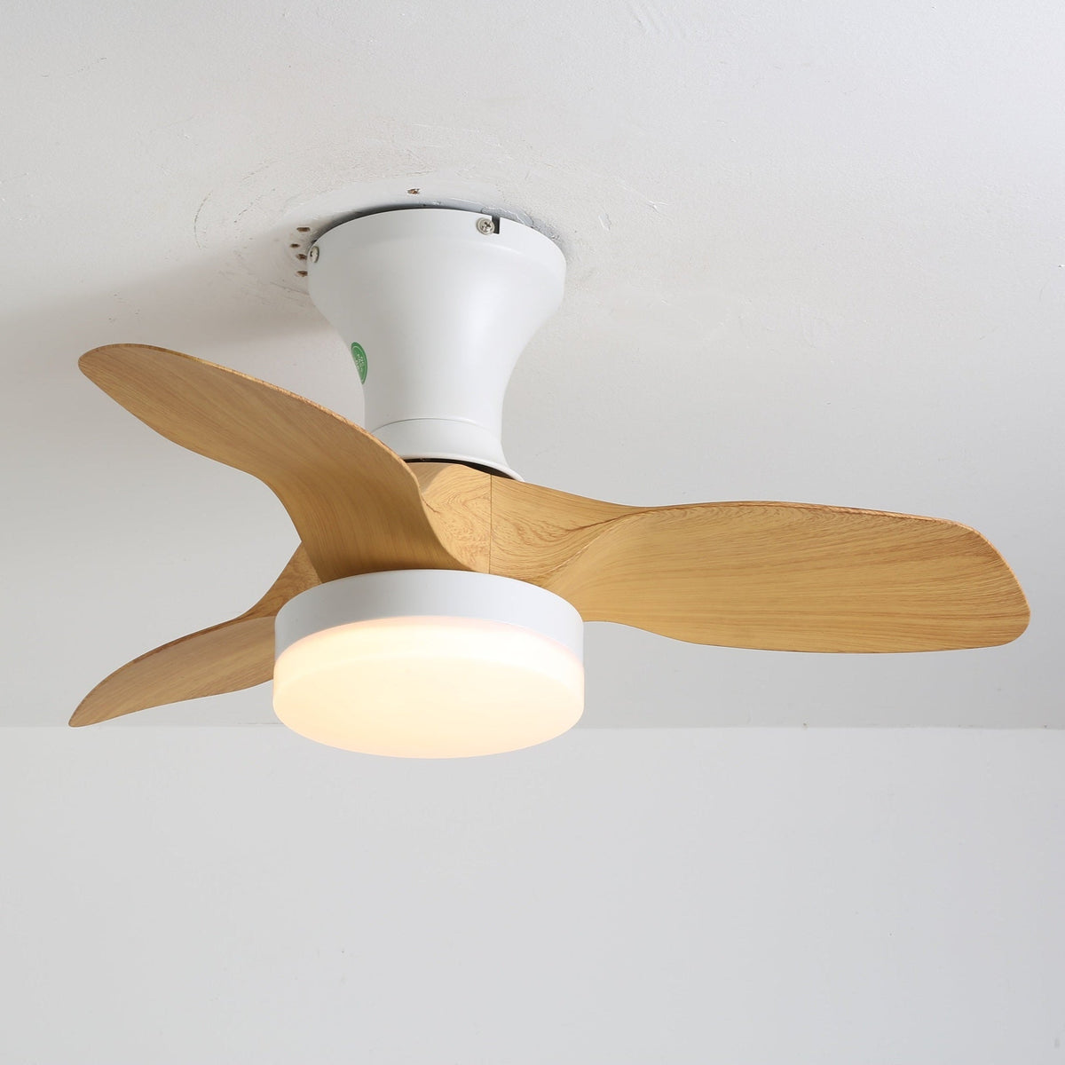Ventilador de techo con luz Soplillo en un dormitorio pequeño – imagen 5
