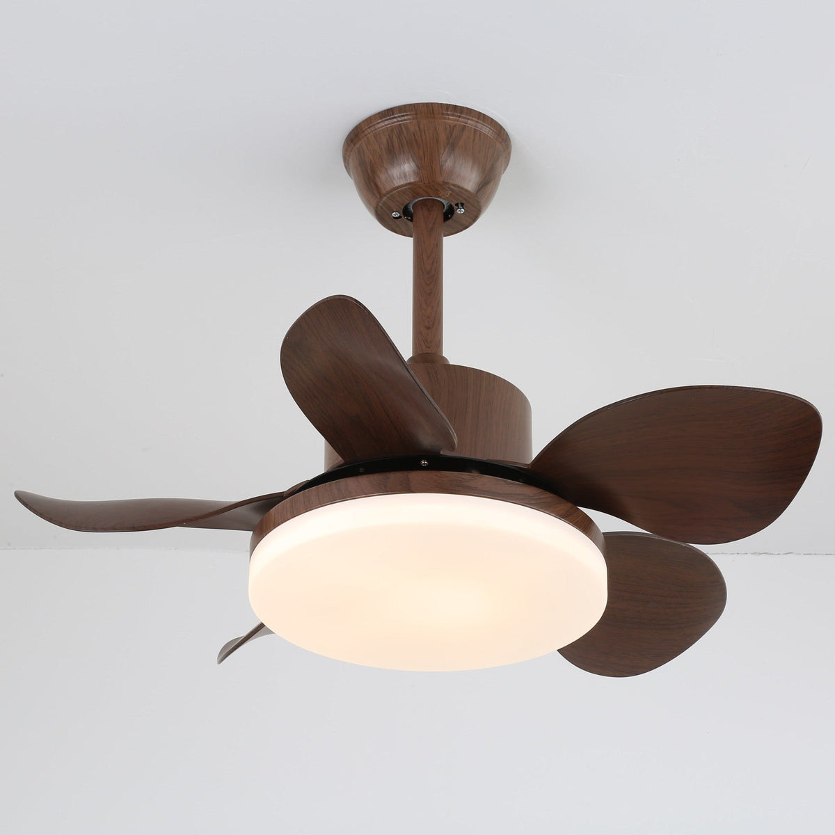 Ventilador de techo con luz Bosca en un dormitorio cálido – imagen 14