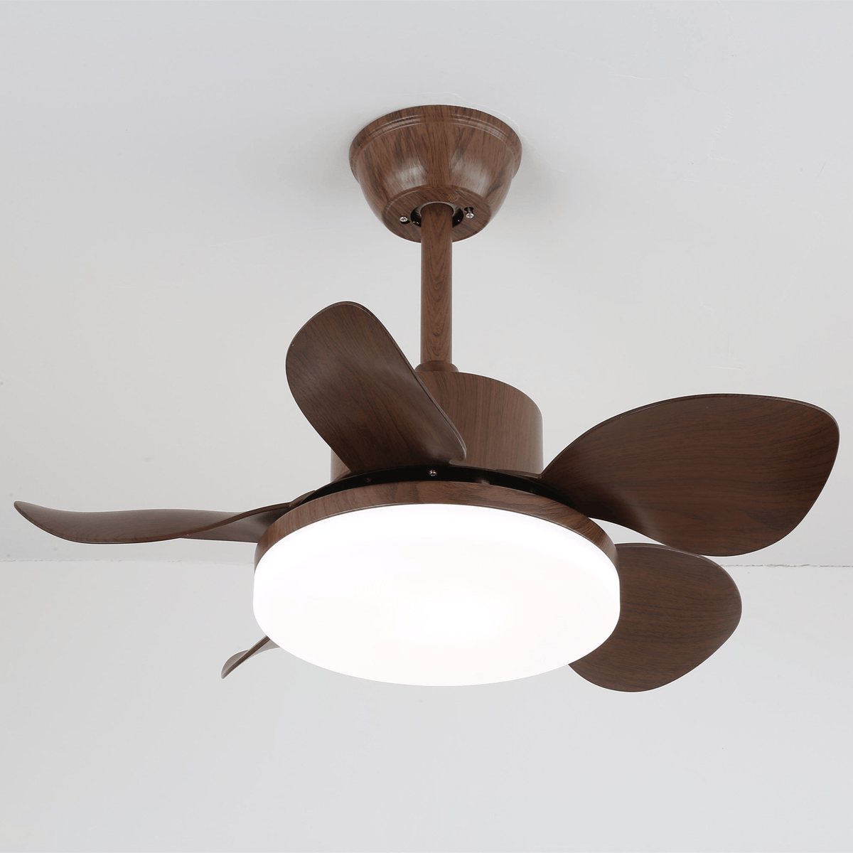 Ventilador de techo con luz Bosca en un dormitorio cálido – imagen 11