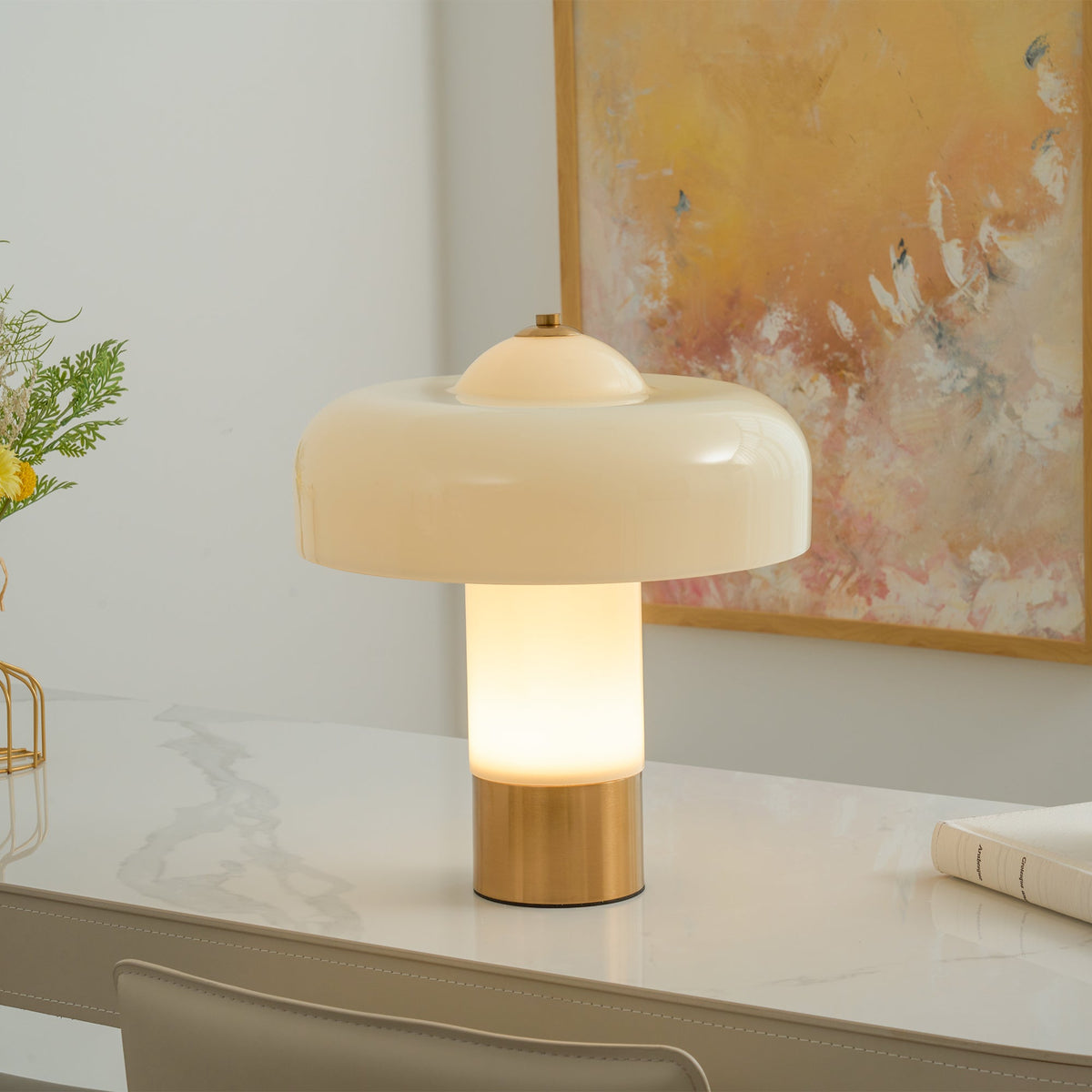 Lámpara de mesa de cristal tipo hongo Ebrela en un salón luminoso – imagen 11