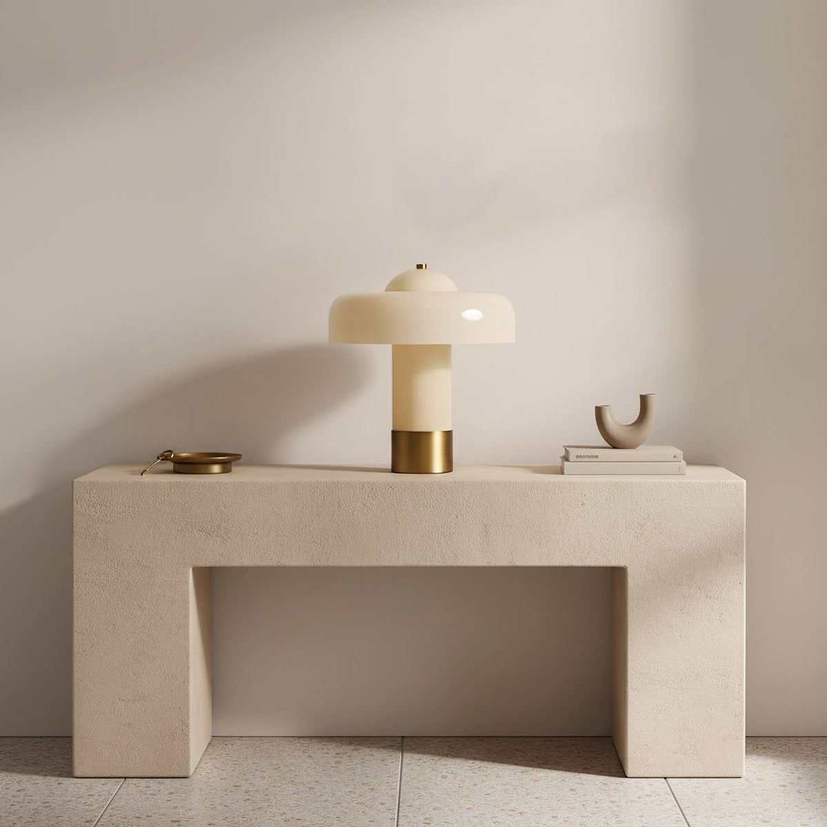 Lámpara de mesa de cristal tipo hongo Ebrela en un salón luminoso – imagen 8