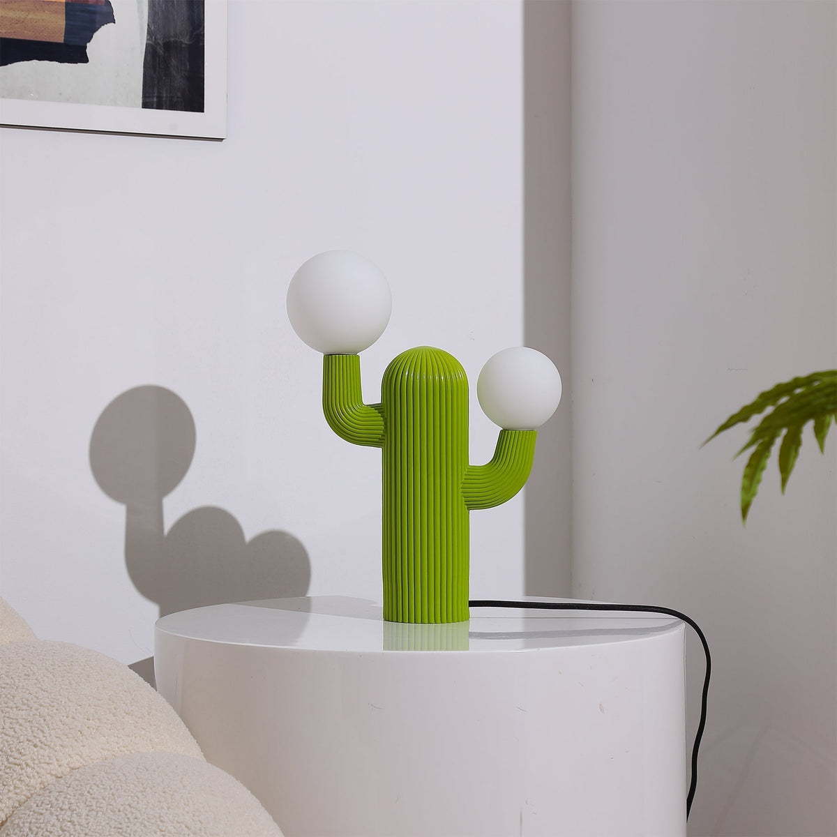 Lámpara de mesa cactus Saguaro en un salón luminoso – imagen 8