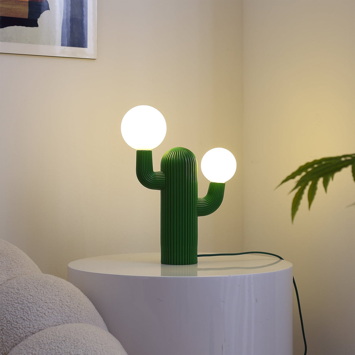 Lámpara de mesa cactus Saguaro en un salón luminoso – imagen 9