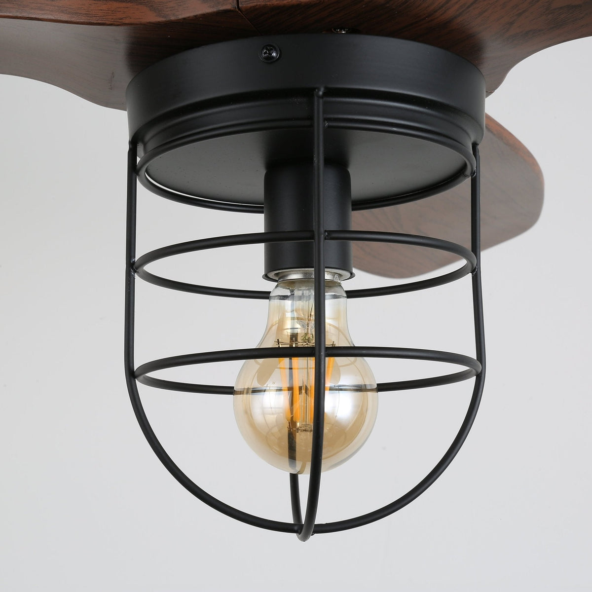 Ventilador de techo con luz Ladria en un loft industrial – imagen 11