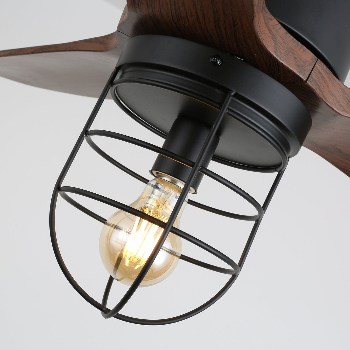 Ventilador de techo con luz Ladria en un loft industrial – imagen 12