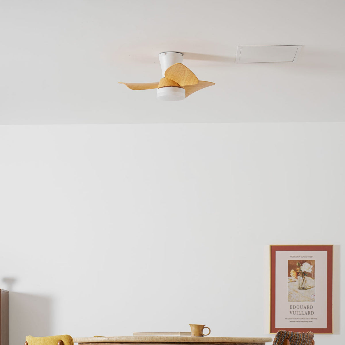 Ventilador de techo con luz Lirena en un dormitorio sereno – imagen 11
