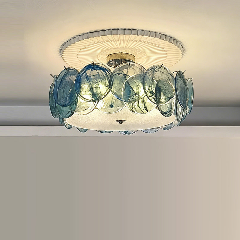 Lámpara de techo de discos de cristal Escamia en un dormitorio luminoso – imagen 11