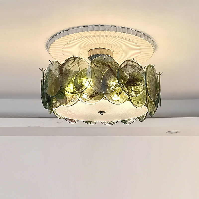Lámpara de techo de discos de cristal Escamia en un dormitorio luminoso – imagen 12