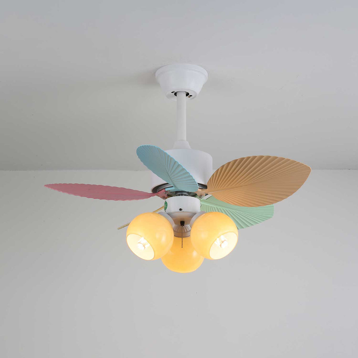 Ventilador de techo con luz Malvisca en una habitación infantil – imagen 27