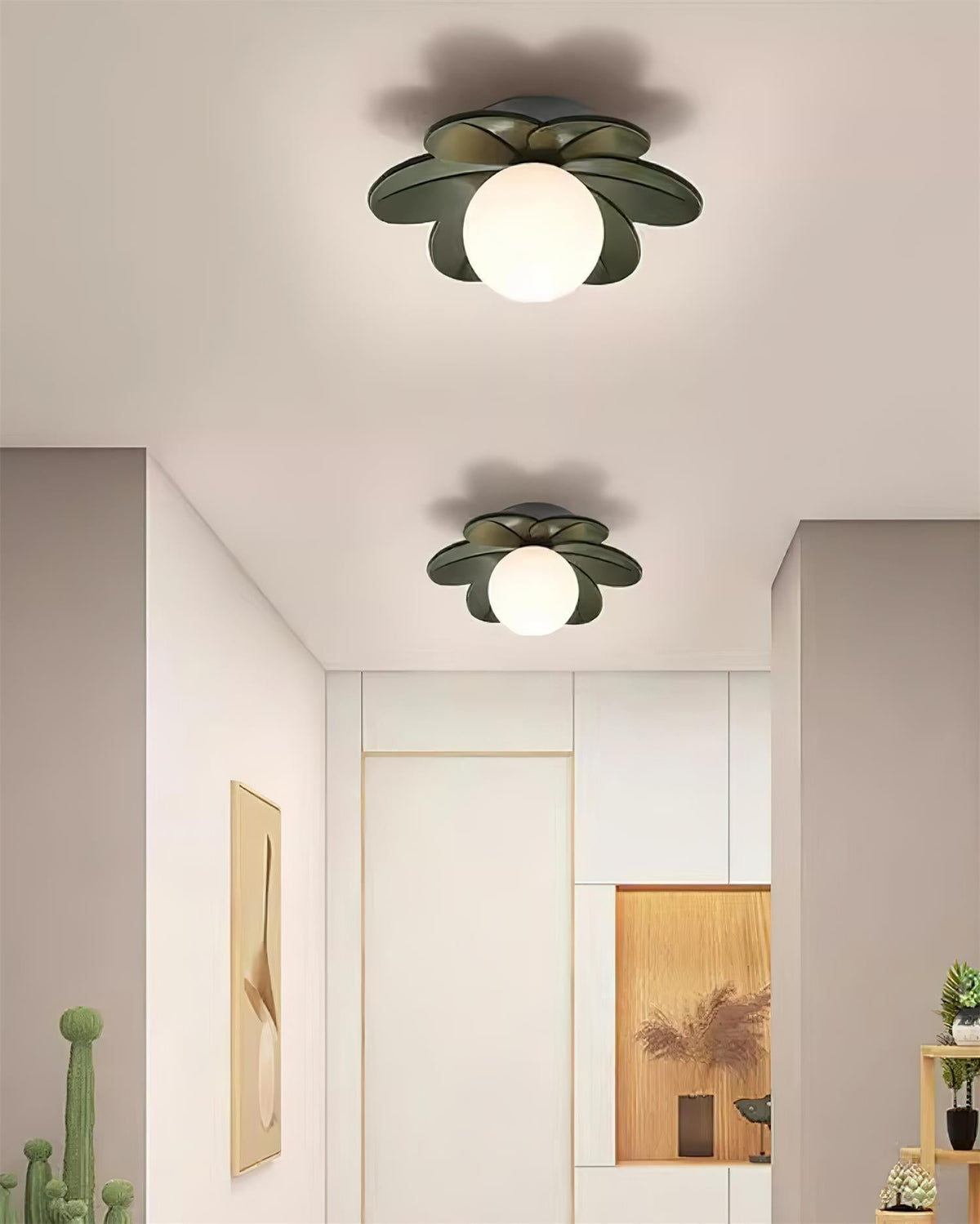 Plafón de techo en forma de flor Florina en un pasillo luminoso – imagen 7