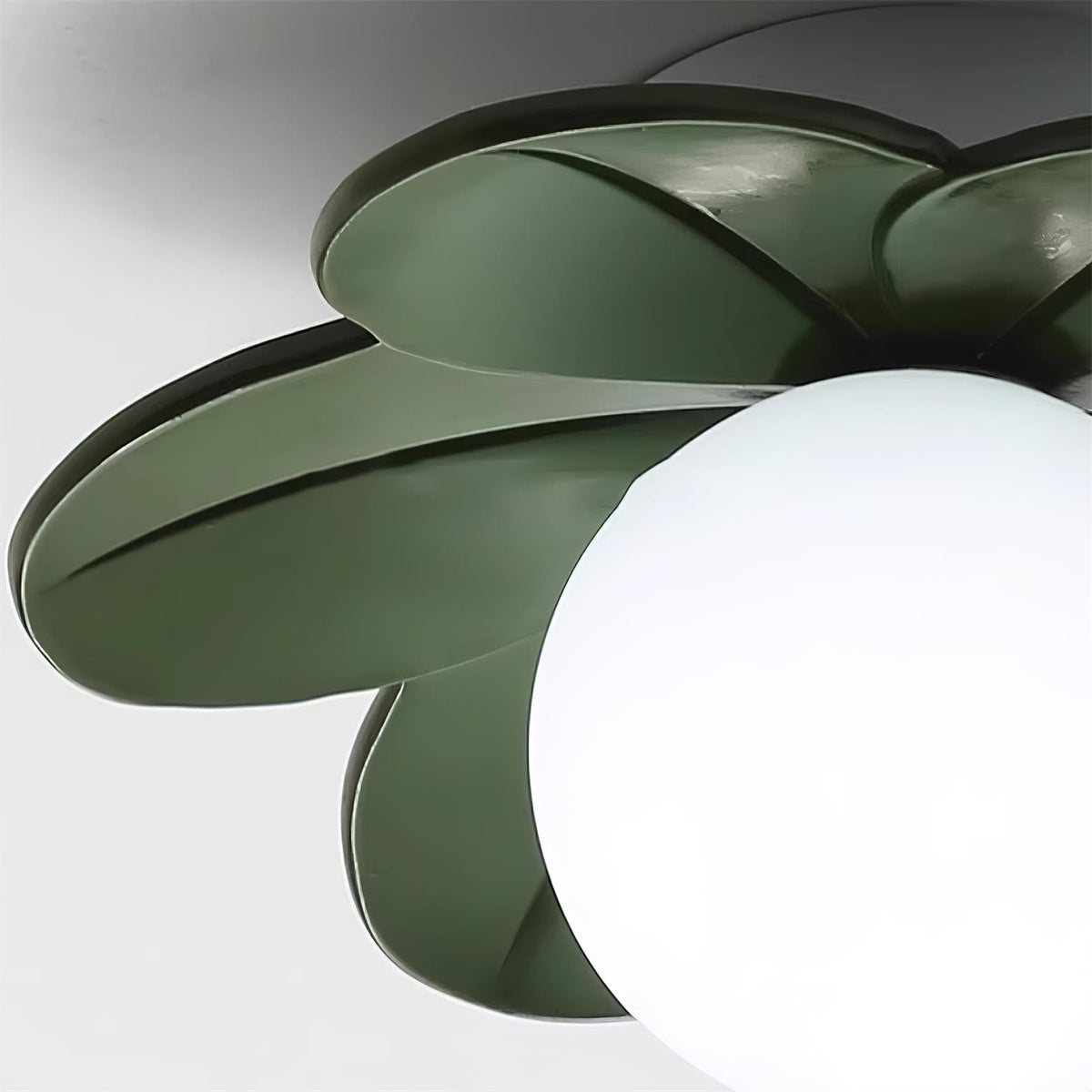 Plafón de techo en forma de flor Florina en un pasillo luminoso – imagen 12
