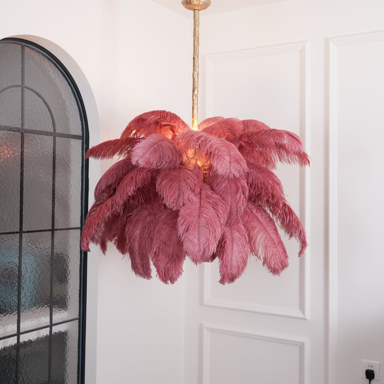 Chandeliers de Plumas de Avestruz Extra Grande con Base de Latón – Iluminación de Lujo 4