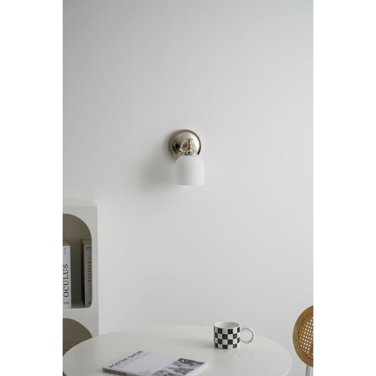 Aplique de pared clásico Campela sobre el espejo de un baño – imagen 18