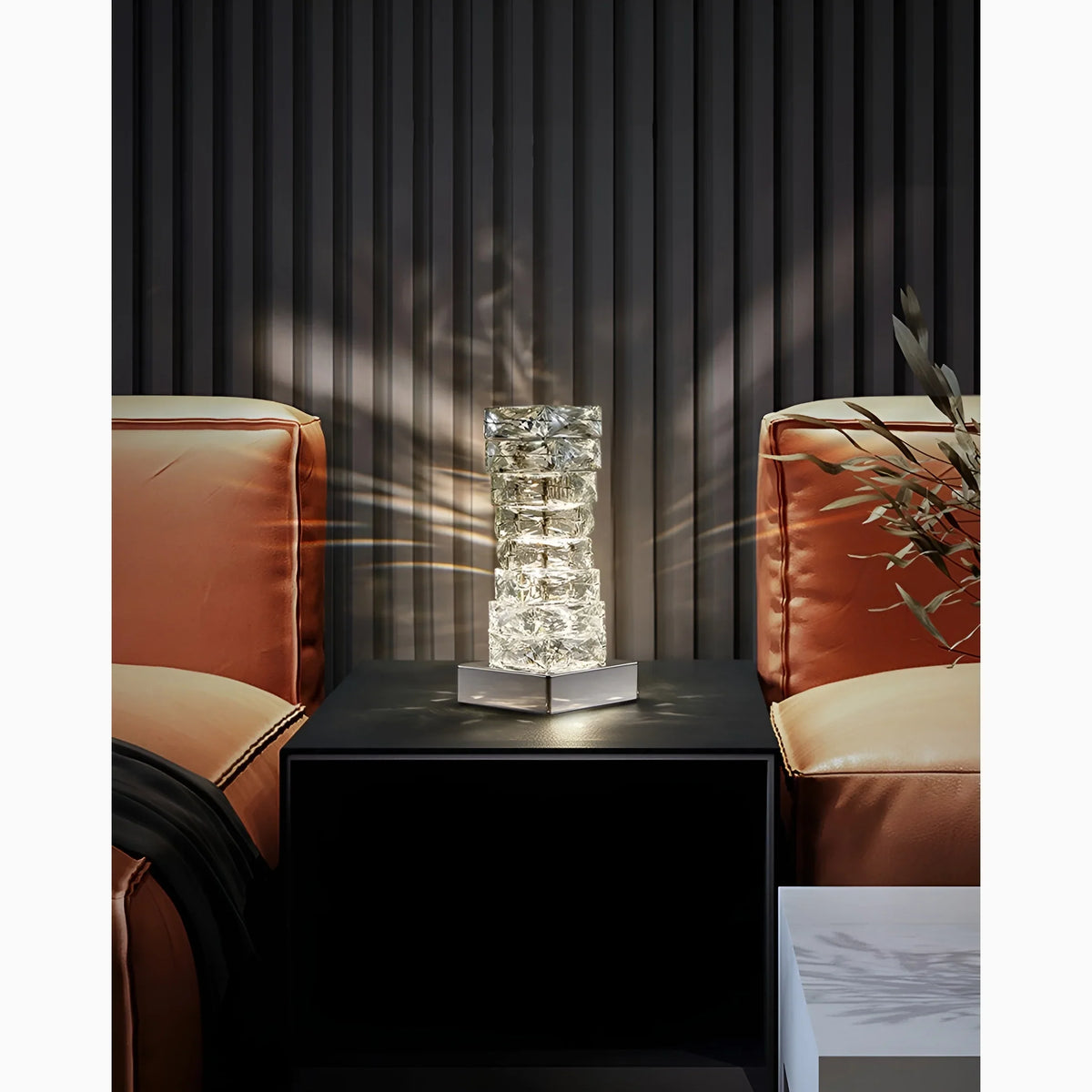Lámpara de mesa de cristal Edria en un dormitorio elegante – imagen 5