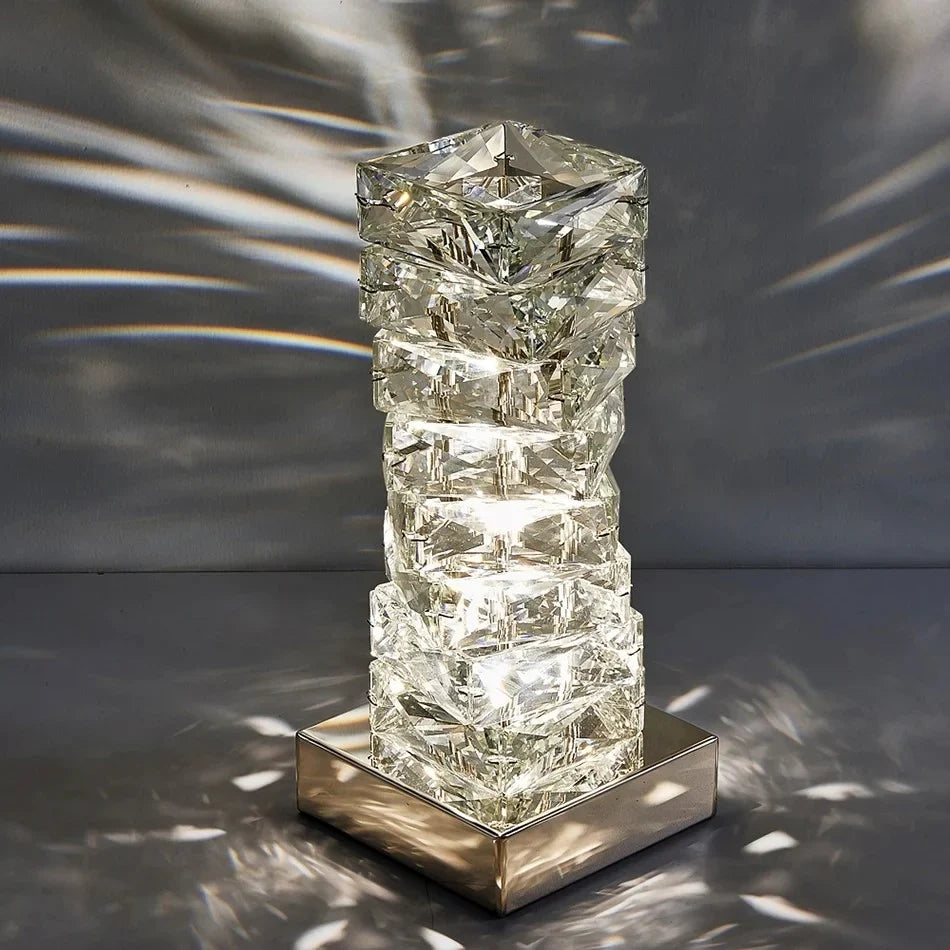 Edria - Lámpara de Mesa de Cristal Tallado con Base Cromada LED