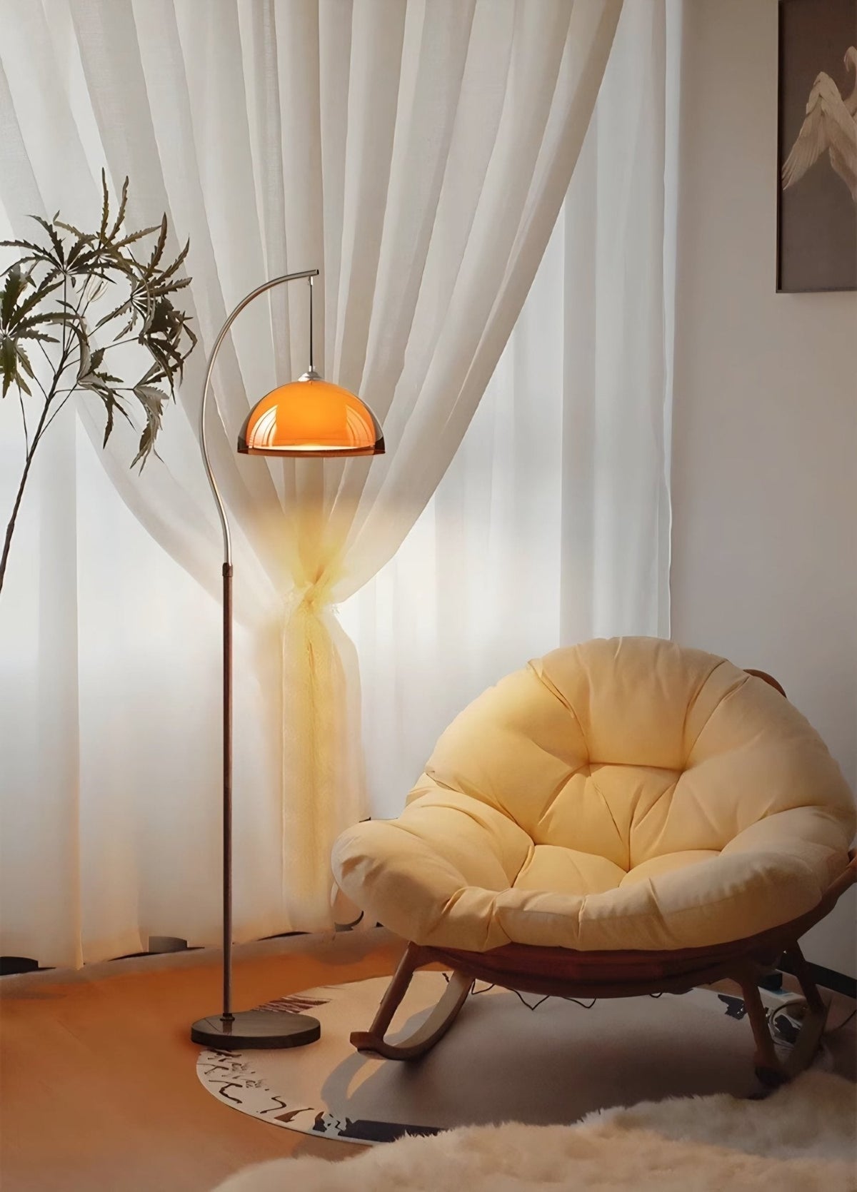 Lámpara de pie en arco seta Fanora en un salón retro – imagen 19
