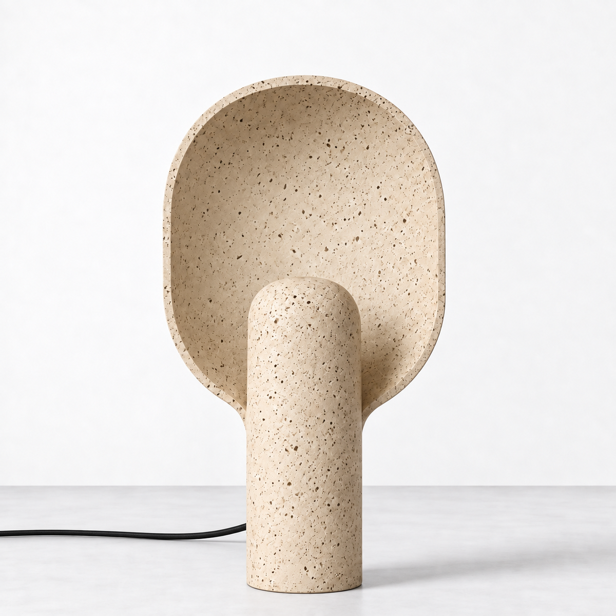 Lámpara de mesa escultural Mocoya – vista principal