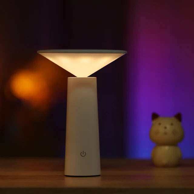 LumenFlex - Lámpara de Mesa LED con Brazo Ajustable y Moderno