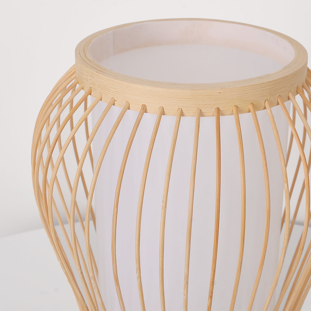 Lámpara de mesa de bambú Libamba – detalle de las varillas de bambú