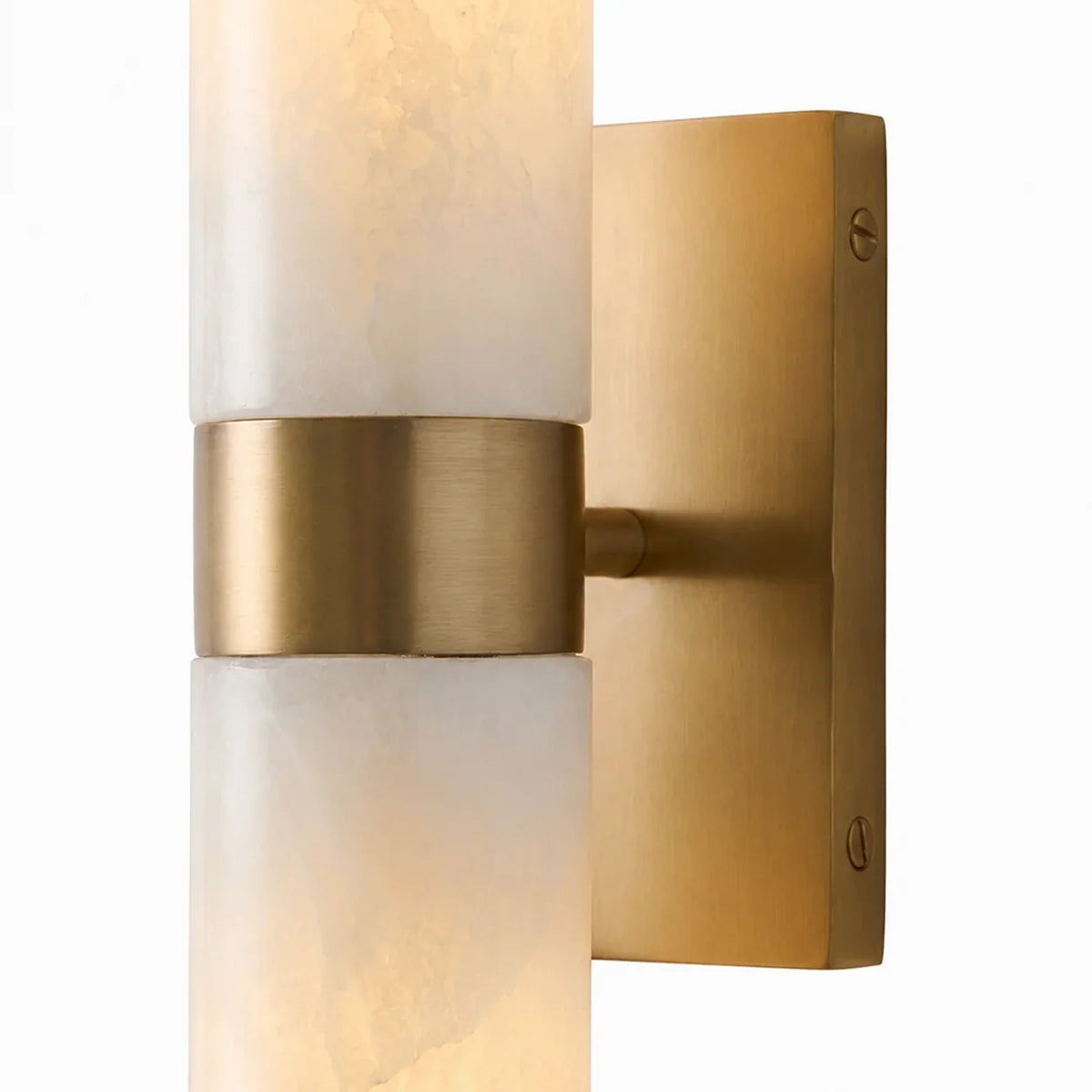 Aplique de pared de doble tubo Melliza junto al espejo de un baño – imagen 11