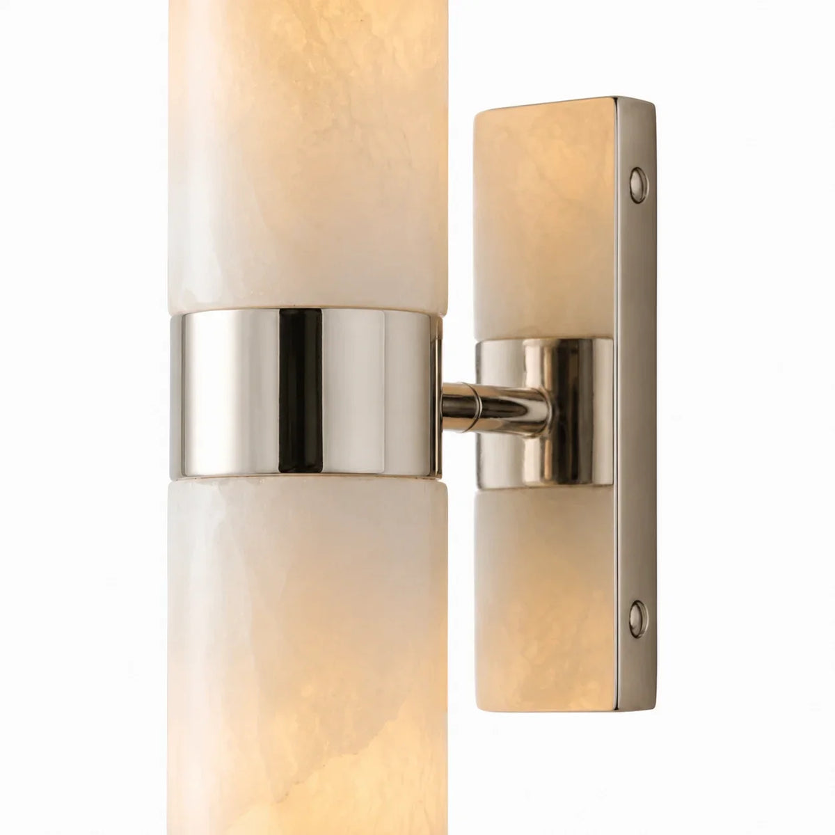 Aplique de pared de doble tubo Melliza junto al espejo de un baño – imagen 13