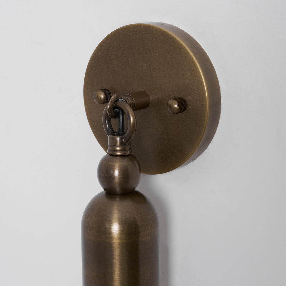 Aplique de pared de latón Pavesa junto a un espejo – imagen 31