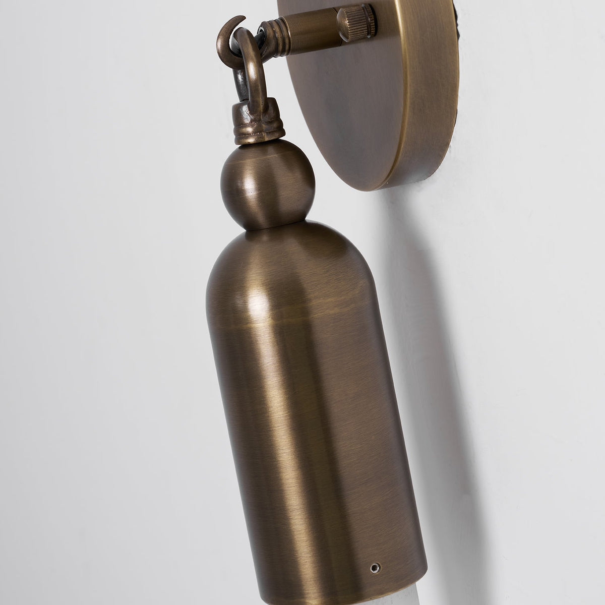 Aplique de pared de latón Pavesa junto a un espejo – imagen 32