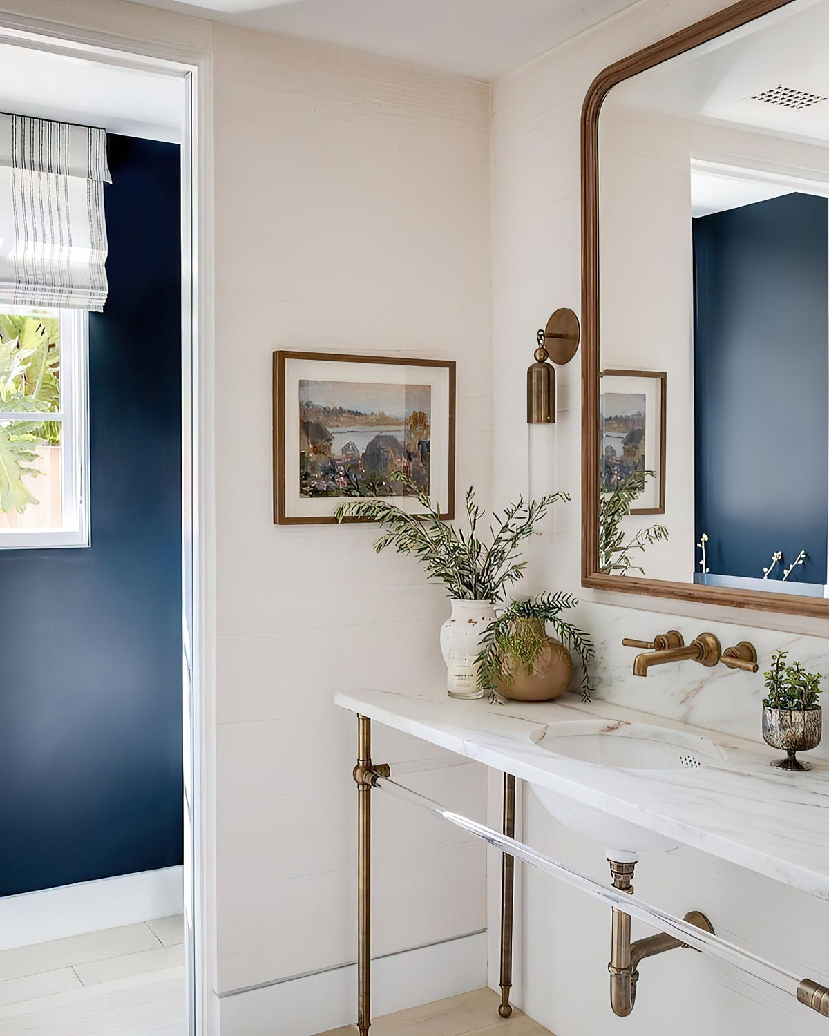 Aplique de pared de latón Pavesa junto a un espejo – imagen 21
