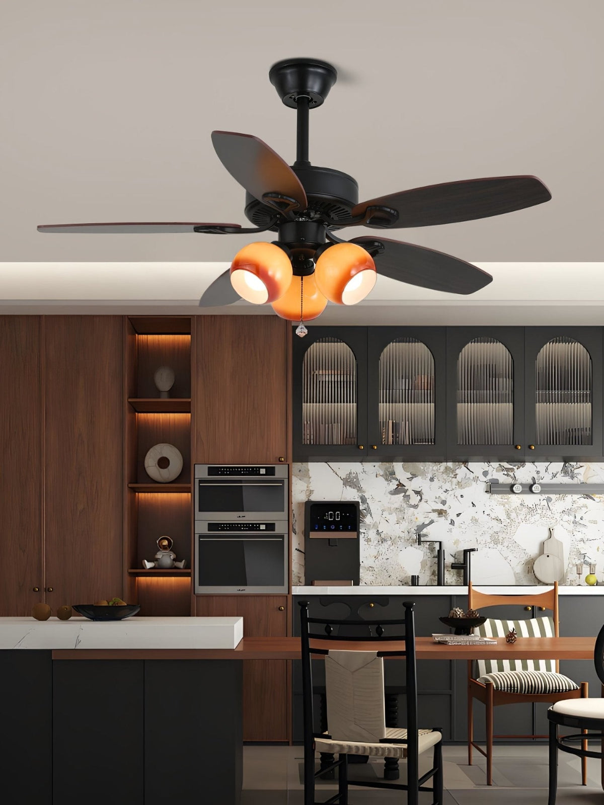 Ventilador de techo con luz Malvira en un salón con encanto – imagen 5