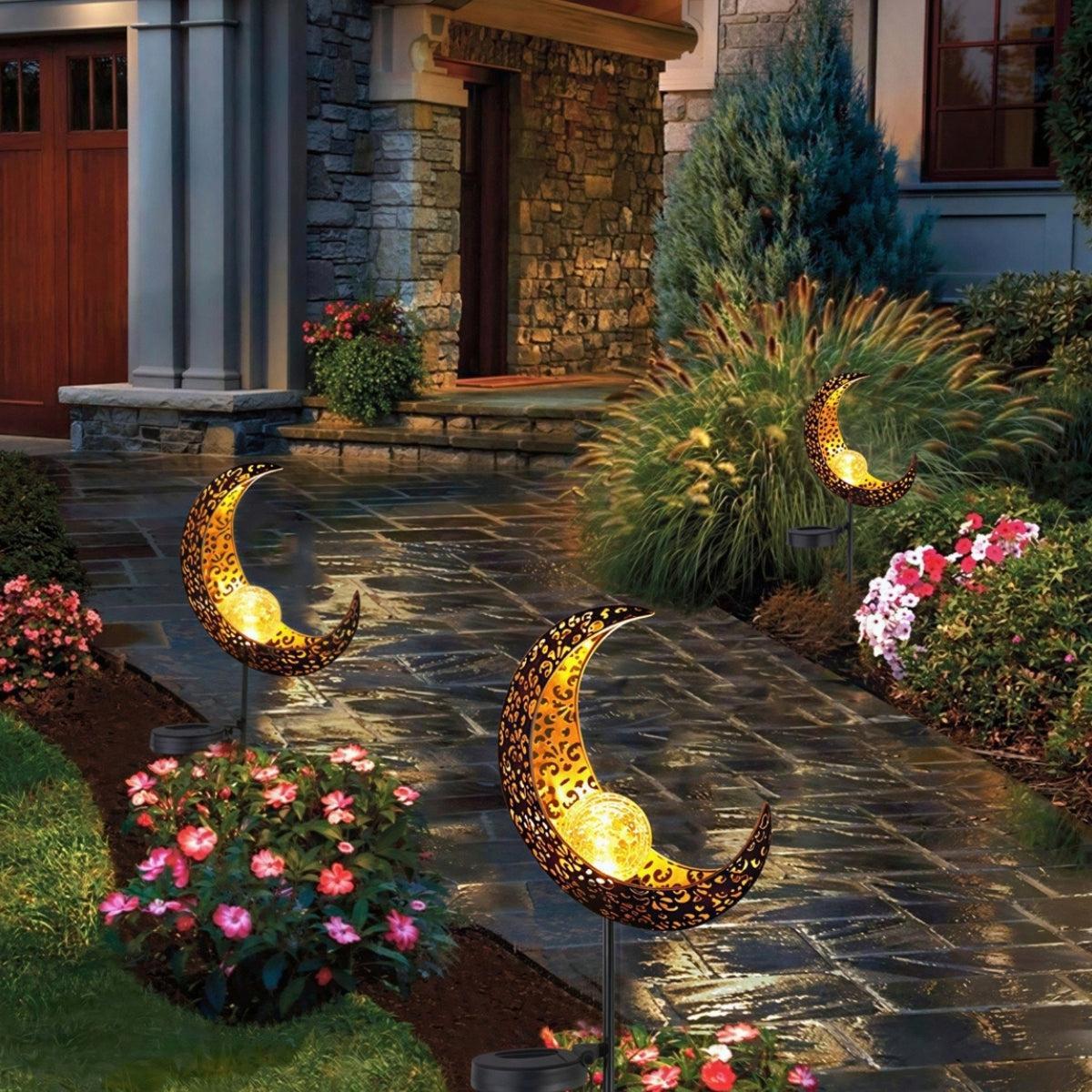 Luz solar de jardín Obluna – a lo largo de un camino de jardín