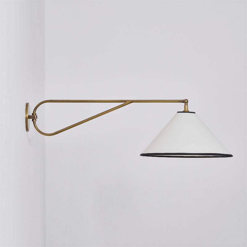 Aplique de pared con brazo giratorio Jalvira en un salón clásico – imagen 7
