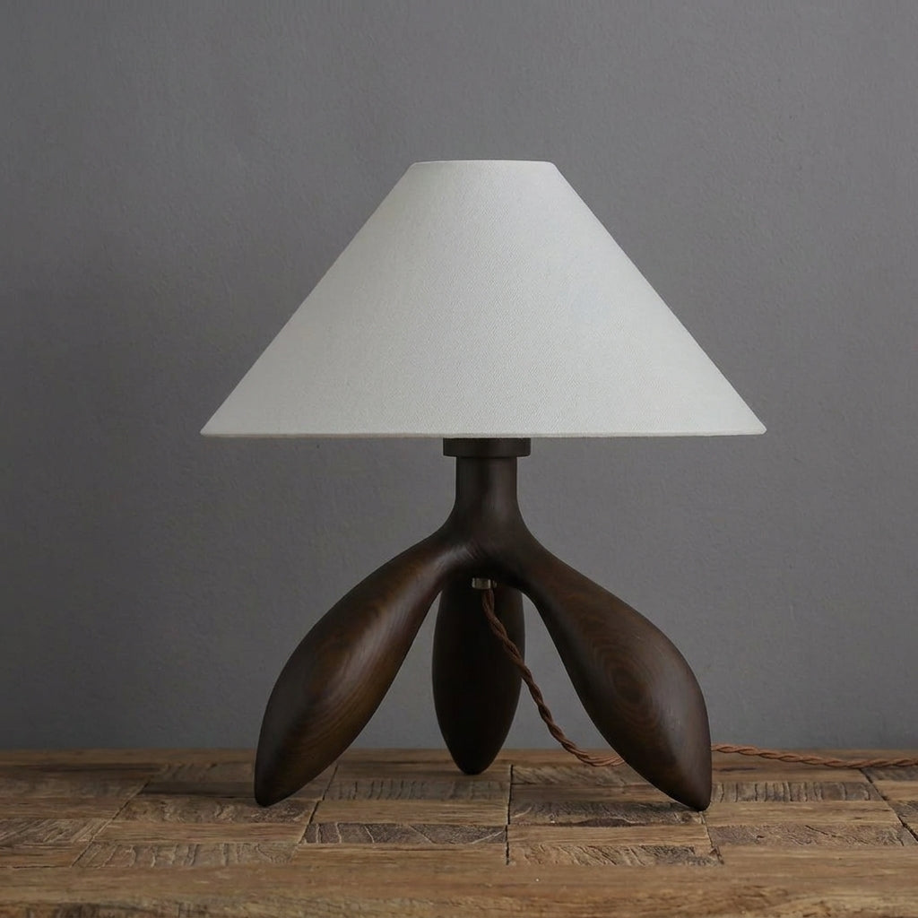 Lámpara de mesa trípode Simela – madera oscura
