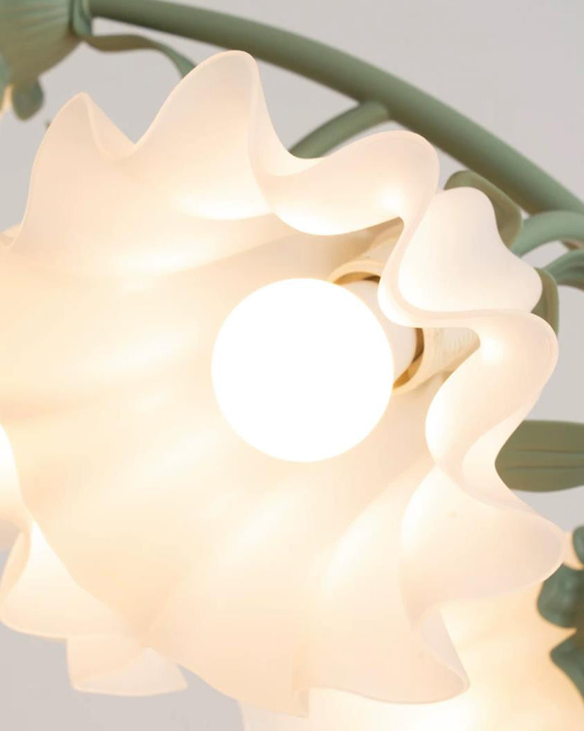 Lámpara de pie con flores de acrílico Campilia en un dormitorio luminoso – imagen 21