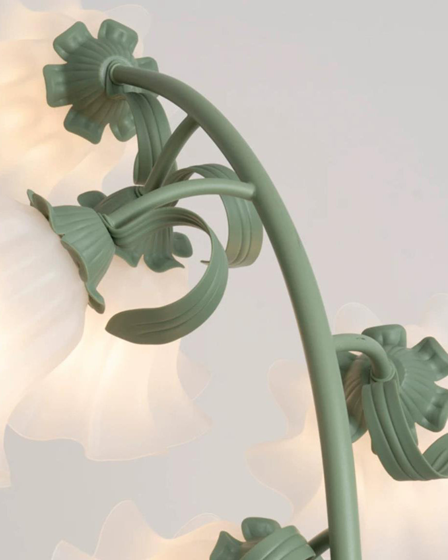 Lámpara de pie con flores de acrílico Campilia en un dormitorio luminoso – imagen 22