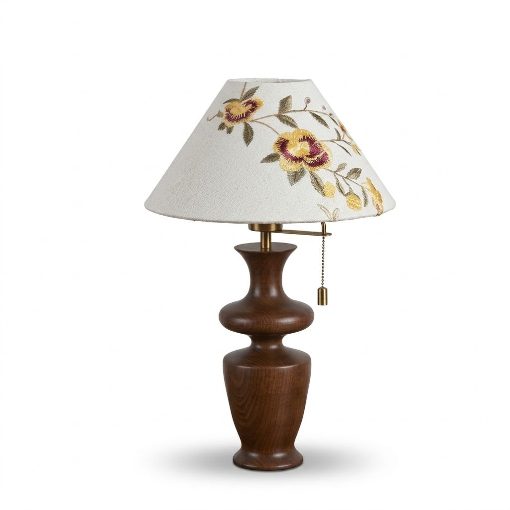 Lámpara de mesa con pantalla bordada Rosanda – base de urna