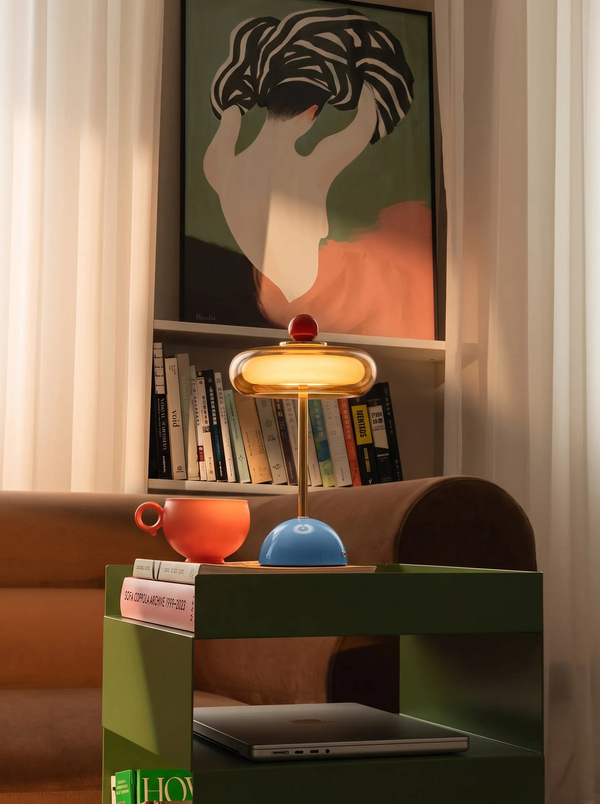 Lámpara de mesa recargable retro Confita en un salón con estilo – imagen 7