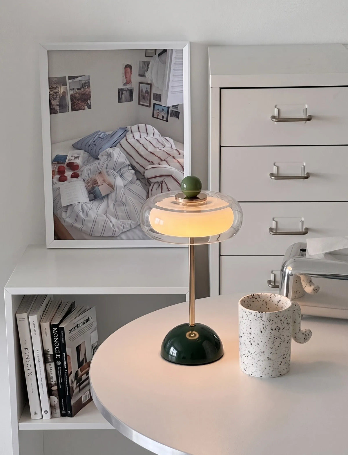 Lámpara de mesa recargable retro Confita en un salón con estilo – imagen 16