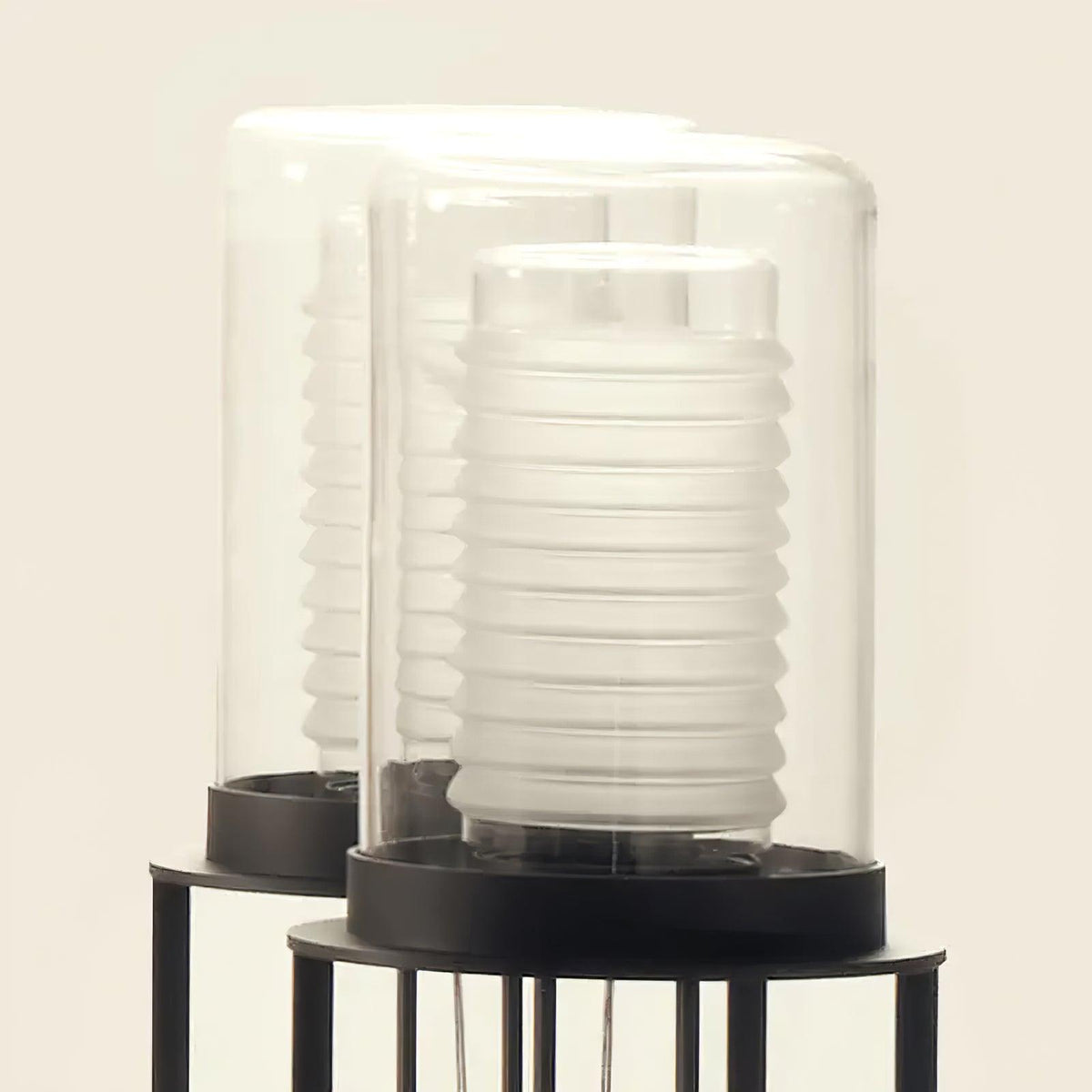Lámpara de pie LED de doble cilindro de vidrio y estructura negra Navira – dos lámparas con difusor de vidrio y cilindro interior