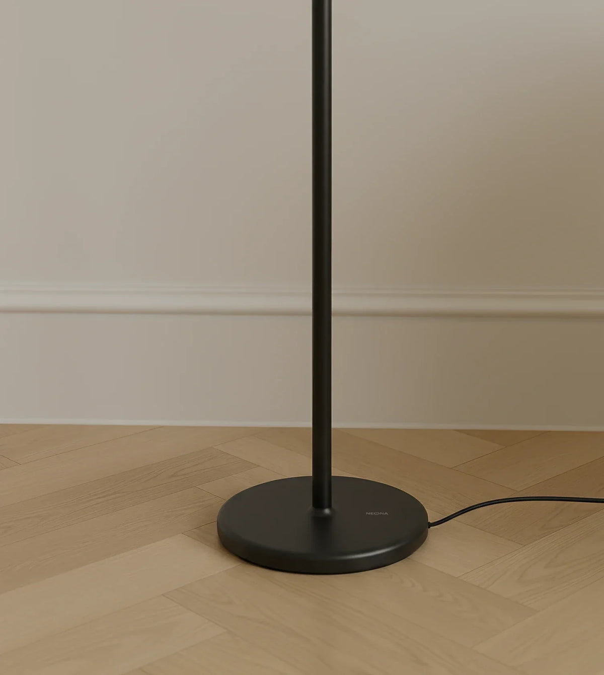 Lámpara de pie LED Rivora – base redonda negra