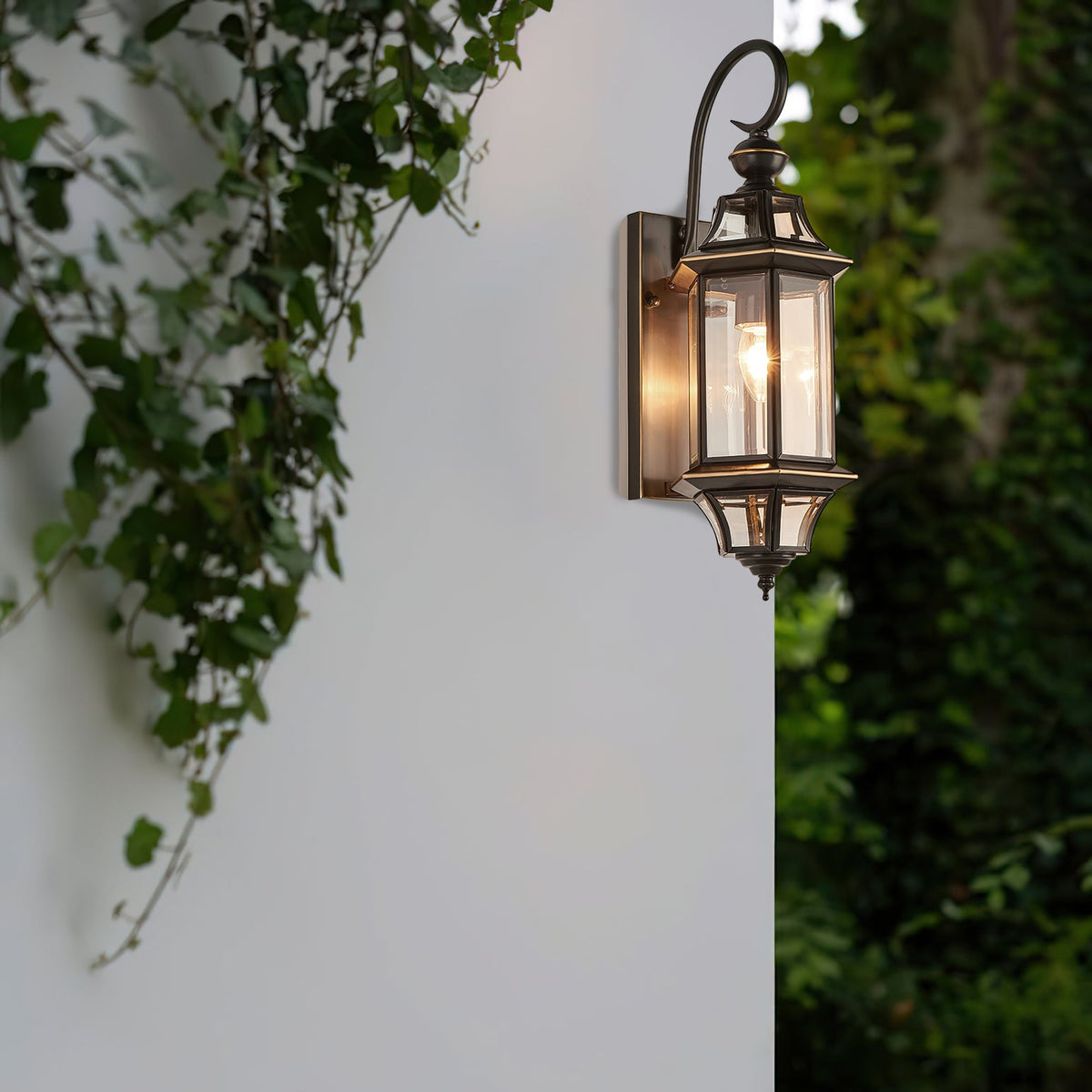 Farol de pared exterior clásico Orsela en una fachada – imagen 14
