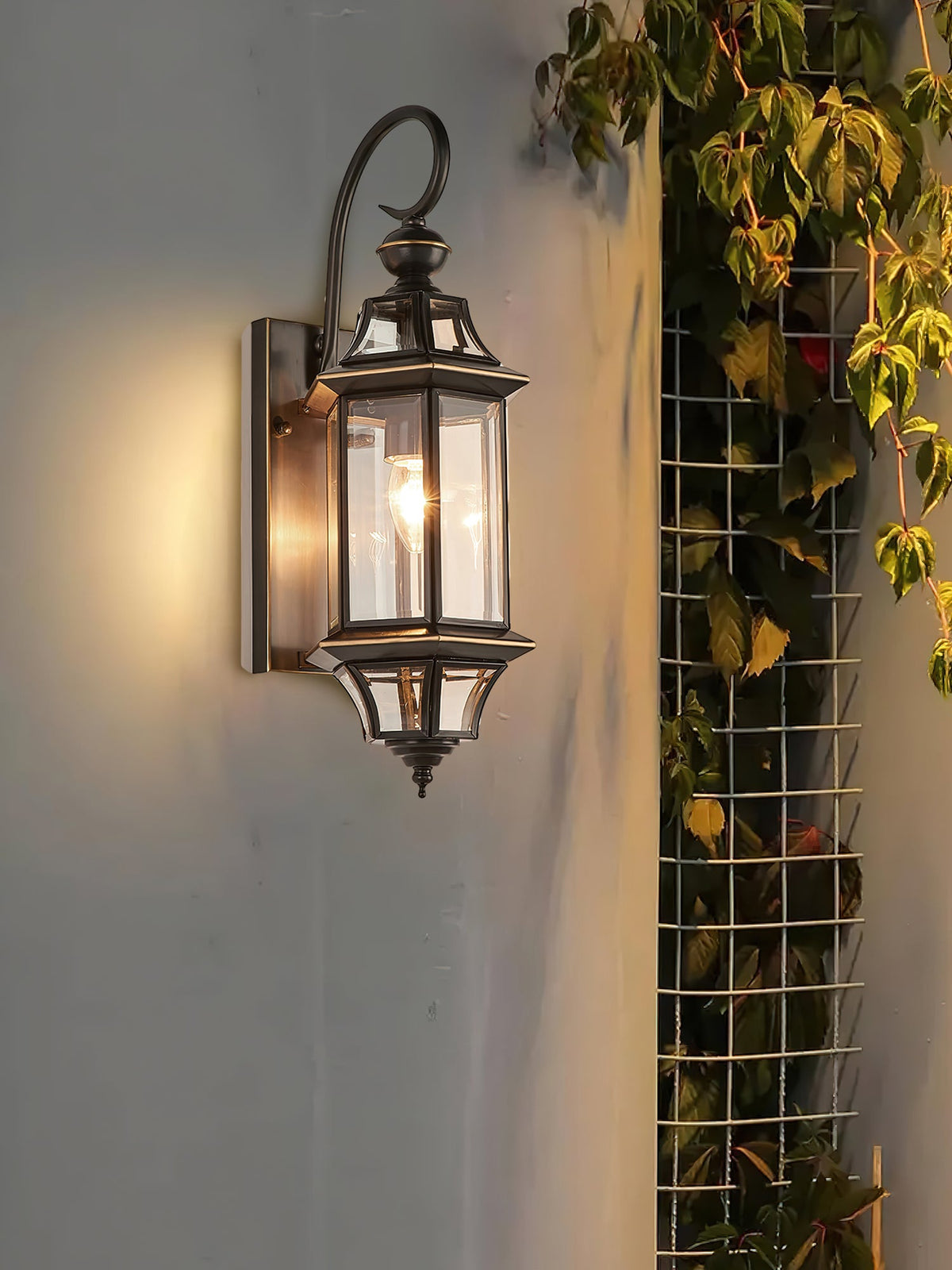Farol de pared exterior clásico Orsela en una fachada – imagen 13