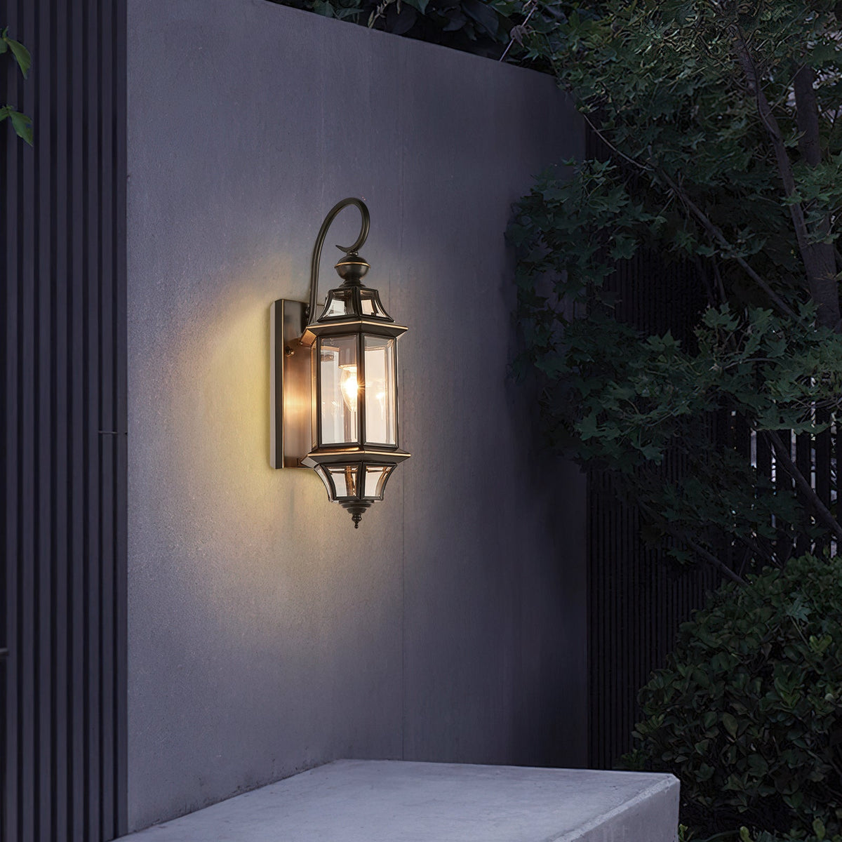 Farol de pared exterior clásico Orsela en una fachada – imagen 12