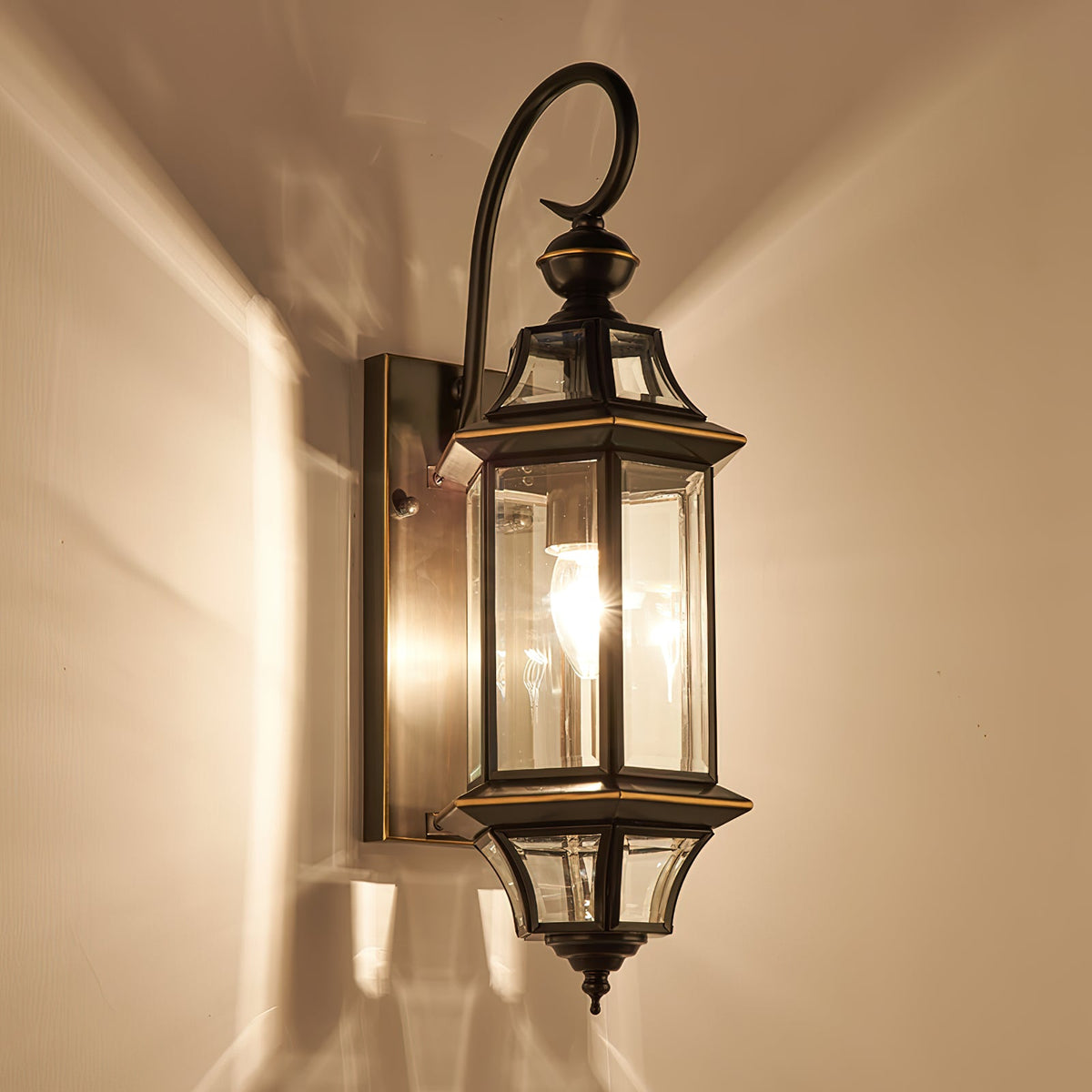 Farol de pared exterior clásico Orsela en una fachada – imagen 20