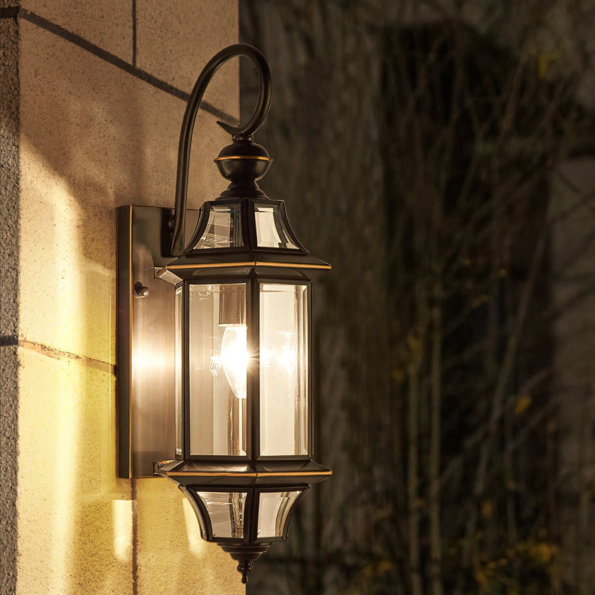 Farol de pared exterior clásico Orsela en una fachada – imagen 19